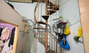 <1065Ltr>: BÁN GẤP NHÀ 1 TRỆT 1 LẦU. THÊM 3 PHÒNG TRỌ PHÍA SAU. HẺM XE HƠI LÊ VĂN CHÍ