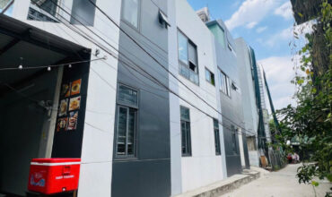 <260TB>: NHÀ 1 TRỆT 1 LẦU 1 SÂN THƯỢNG GÓC 2 MẶT TIỀN ĐƯỜNG 8M – ĐANH CHO THUÊ 17TR/TH – ĐƯỜNG 12 – P. TAM BÌNH – 126.4 M2