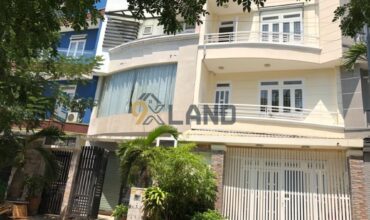 <1PLB>: BÁN KHÁCH SẠN 4 TẦNG MẶT TIỀN – ĐƯỜNG D32- 1 TRỆT 2 LẦU 1 SÂN THƯỢNG – PHƯỜNG PHƯỚC LONG B – 126M²