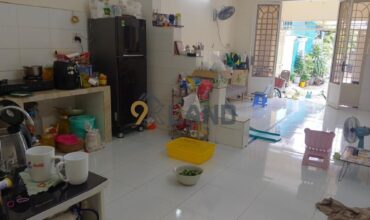 <268TNPB>: BÁN GẤP NHÀ CẤP 4 – HẺM XE HƠI – CÁCH ĐÌNH PHONG PHÚ 100M – 79M2