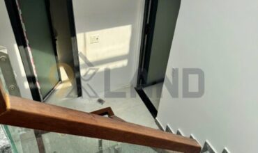 <1386BC>: BÁN NHÀ MỚI XÂY 1 TRỆT 1 LẦU . SÂN THƯỢNG- HẺM XE TẢI- 52M2