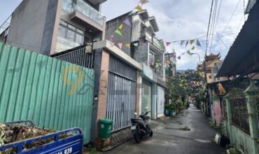 <1455LX>: BÁN NHÀ 3 TẦNG KIÊN CỐ – HẺM Ô TÔ ĐẬU TRONG SÂN – CÁCH ỦY BAN CHỈ 300M – 85.2M2