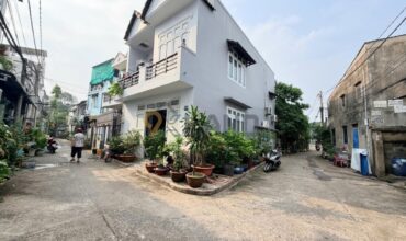 <1012LT>: BÁN DÃY TRỌ HẺM XE HƠI – SÁT PHẠM VĂN ĐỒNG – SẴN THU NHẬP 11TR/TH – 90M2 – NGANG 6M