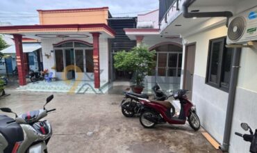 <813PLA>: BÁN NHÀ CẤP 4 KÈM 16 PHÒNG CHDV – NGAY MẶT TIỀN XLHN – GA METRO – SẴN DÒNG TIỀN 65TR/TH – 328.3M2
